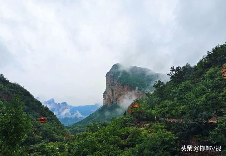 人间仙境七步沟,雨后天边云雾缭绕宛如人间仙境