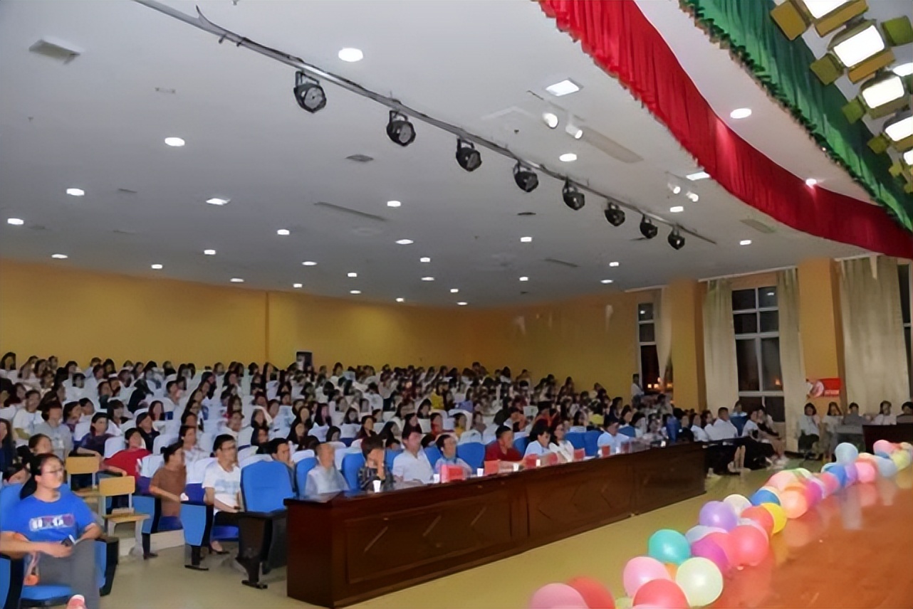 中国小伙在非工作5年，被很多非洲女孩倒追，没见面就打电话示爱