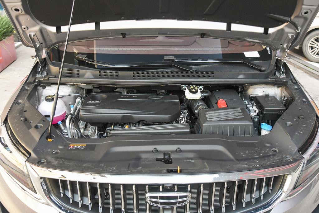 实拍2022款吉利嘉际,搭载1.8T+7DCT动力,六座布局,值得选吗?