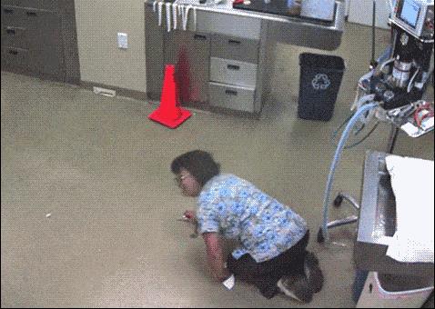 冰糕掉了一半,冰糕化在地上干了怎么清理