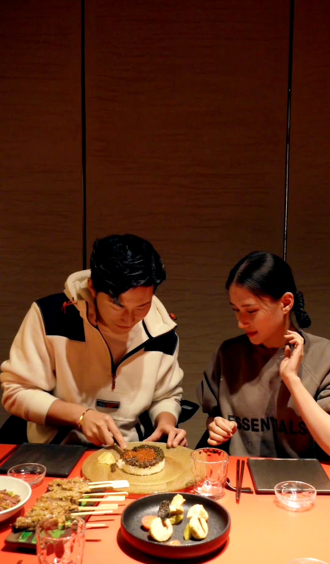 何超莲婚礼誓词曝光，感谢窦骁对自己的无限包容，要生一支足球队