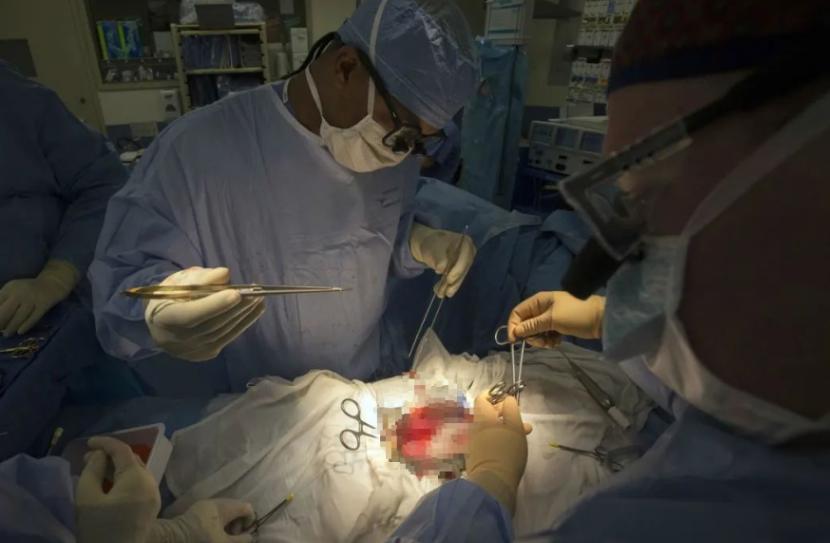 尼泊尔“卖肾村”：穷人们以700美元高价出售，人人身上一道疤