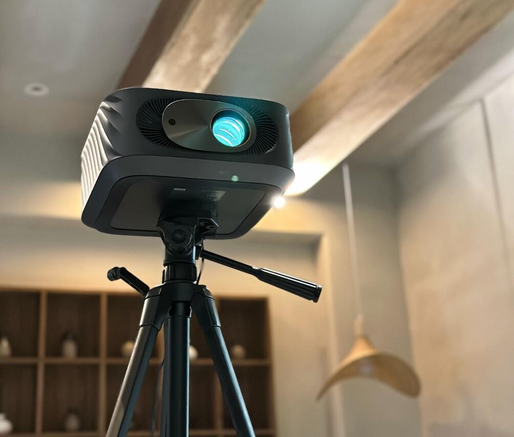 小新100投影介绍,小新100s投影仪手机投屏流畅吗