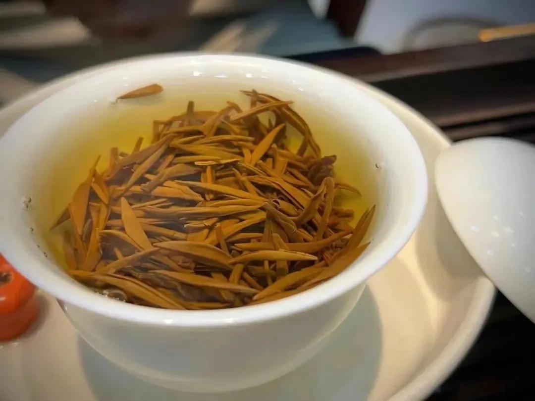 品尝纯正清爽的茶香气味,品尝浓香原味铁观音