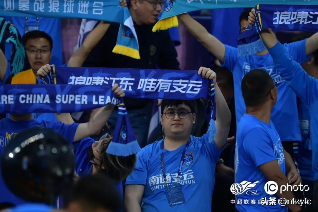 南通支云1-0深圳队赛后谢场,南通支云1比3泰山赛后谢场