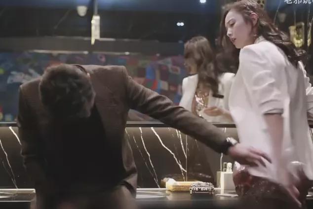 尴尬不失礼貌的微笑林更新,林更新不演戏吗