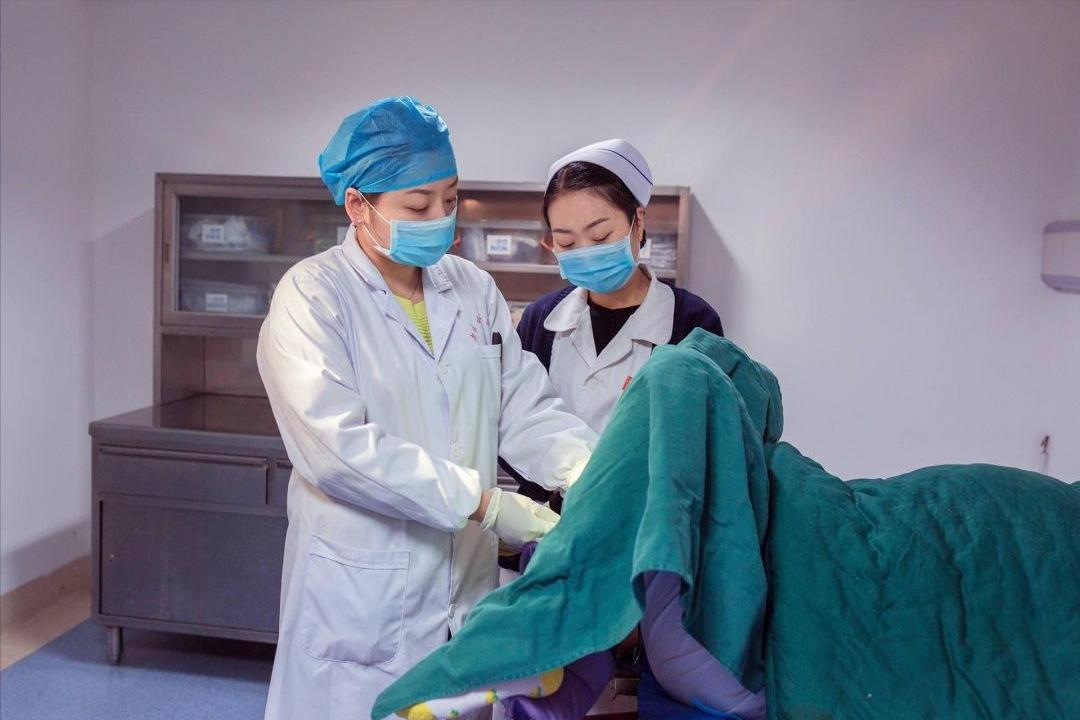 裤子脱了腿张开！妇产科里让人脸红的检查项目，看你做过几个？