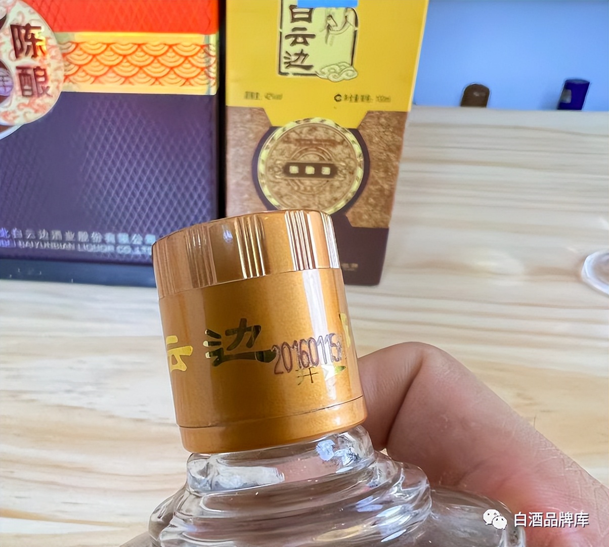 湖北白云边是什么香型的酒,白云边12年陈酿42度500ml是啥香型