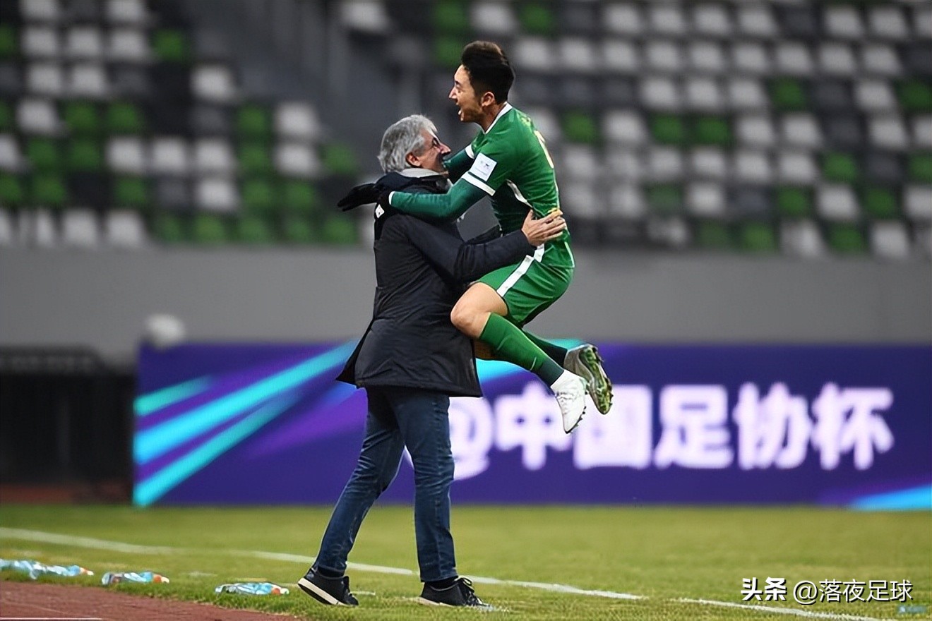 梅开二度拿最佳也没用！浙江土炮就是中国前锋写照，怎样都是替补