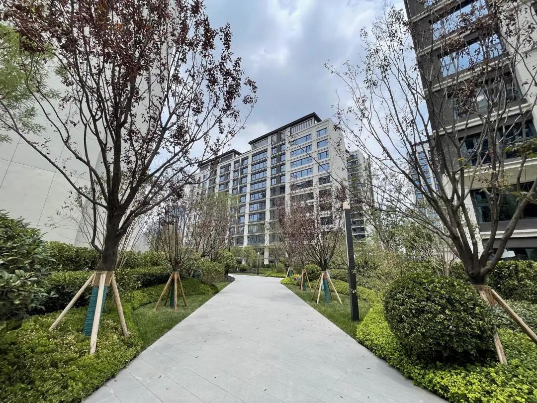 提前半年交房靠谱吗,提前半年交房装修的房子是现房吗