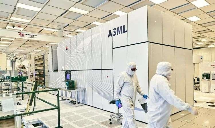 荷兰“出手”了!两大光刻机巨头纷纷官宣,外媒中国芯抵挡不住