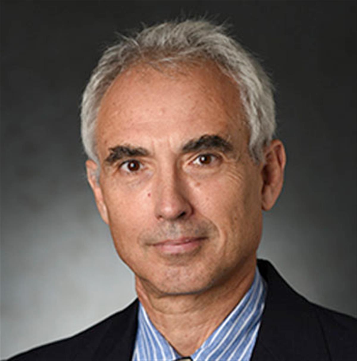 64岁大学教授，在公园里和牧羊犬发生*行为性**，鸭脖终究还是鼠头！