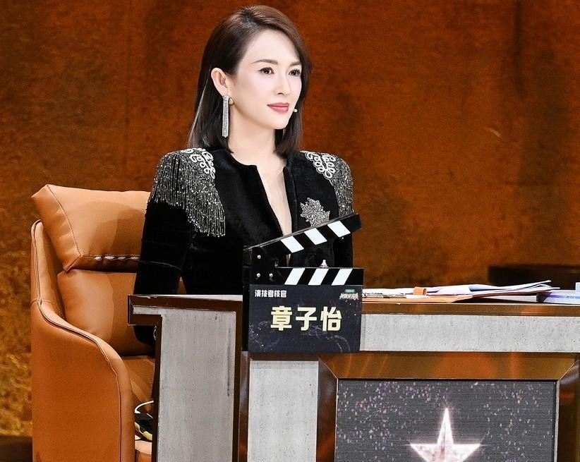 章子怡的露脐装几成笑柄,章子怡身材傲娇真是魅力四射