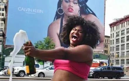 2015耐克广告宣传图,耐克高调宣传眯眯眼惹怒全网