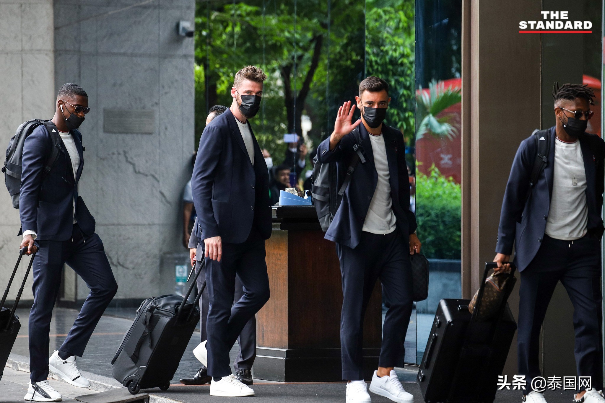 曼联接布罗姆奎斯特,曼联包机