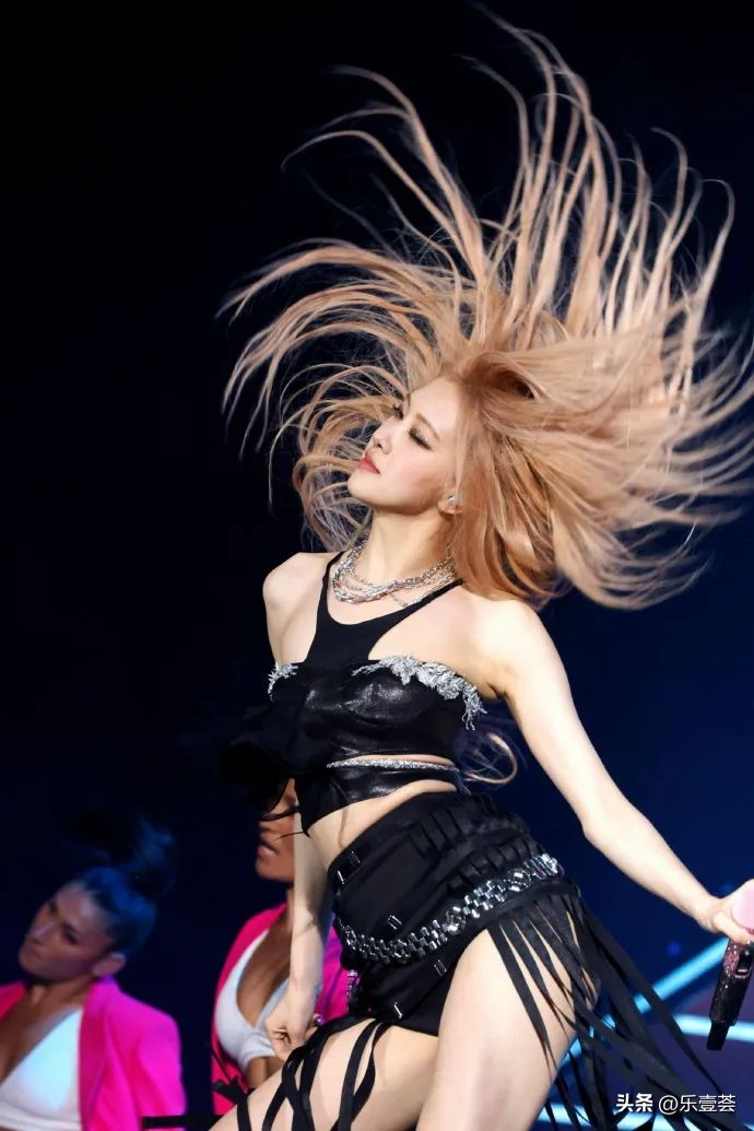 因身材太好被围观,因身材上热搜的博主