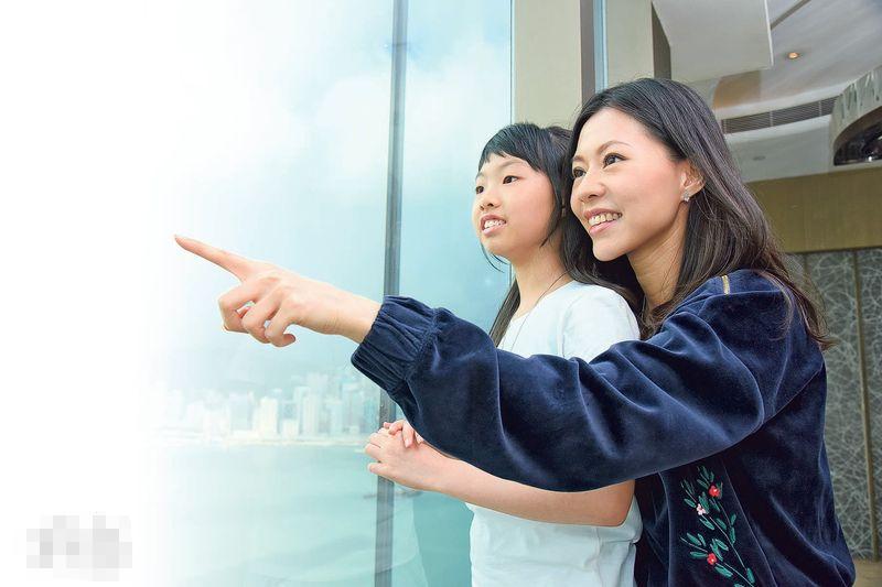 2002年落选港姐吕丽君,吕丽君港姐