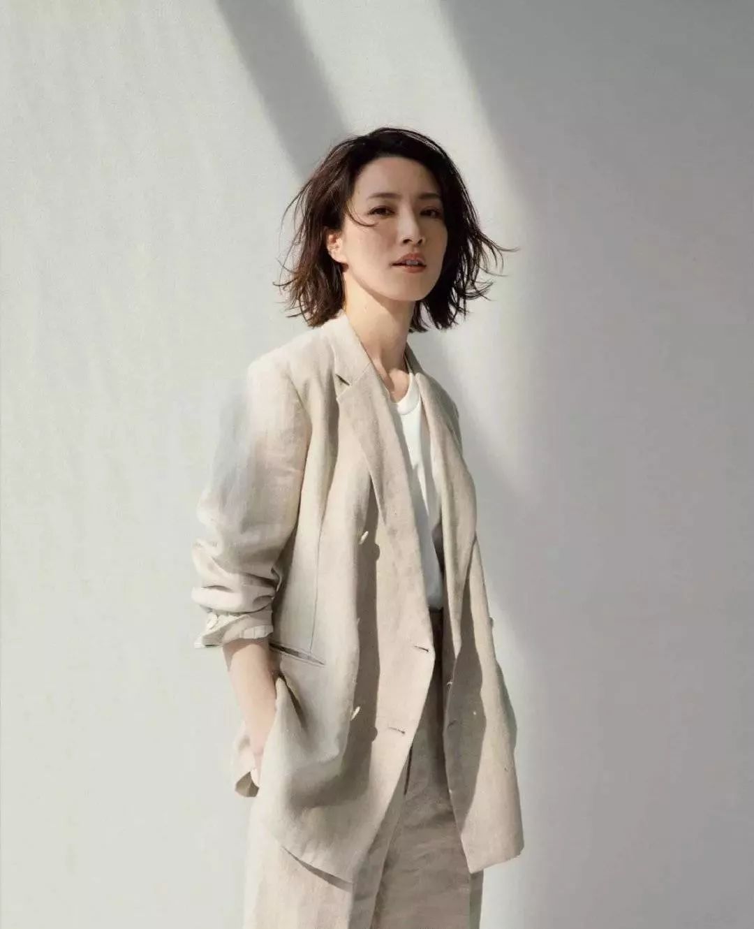 比米色优雅,比棕色显白,今夏的“裸肤色”凭什么火了?