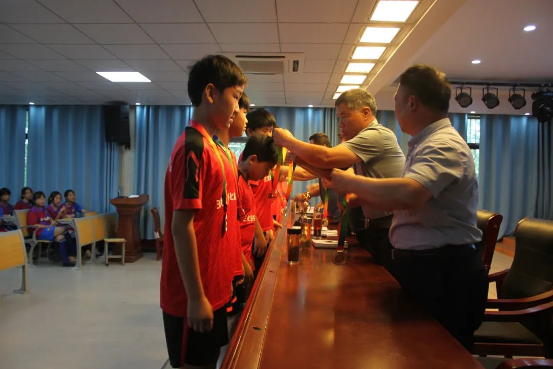 阜南县足球联赛视频,阜南县田集镇中心小学足球队比赛