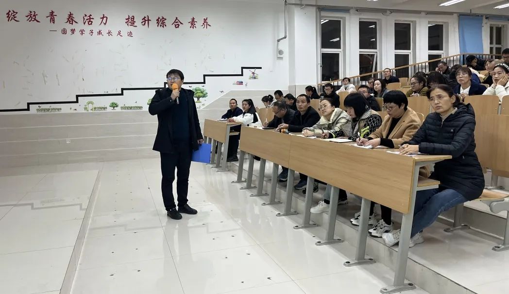 对标楷模塑师风争做四有好教师——宜川中学教育集团开展“亲其师、信其道”师德演讲活动