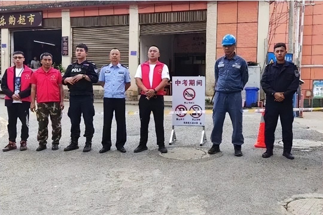 开学季镇坪公安全力维护校园安全,新野公安多措并举守护校园安全