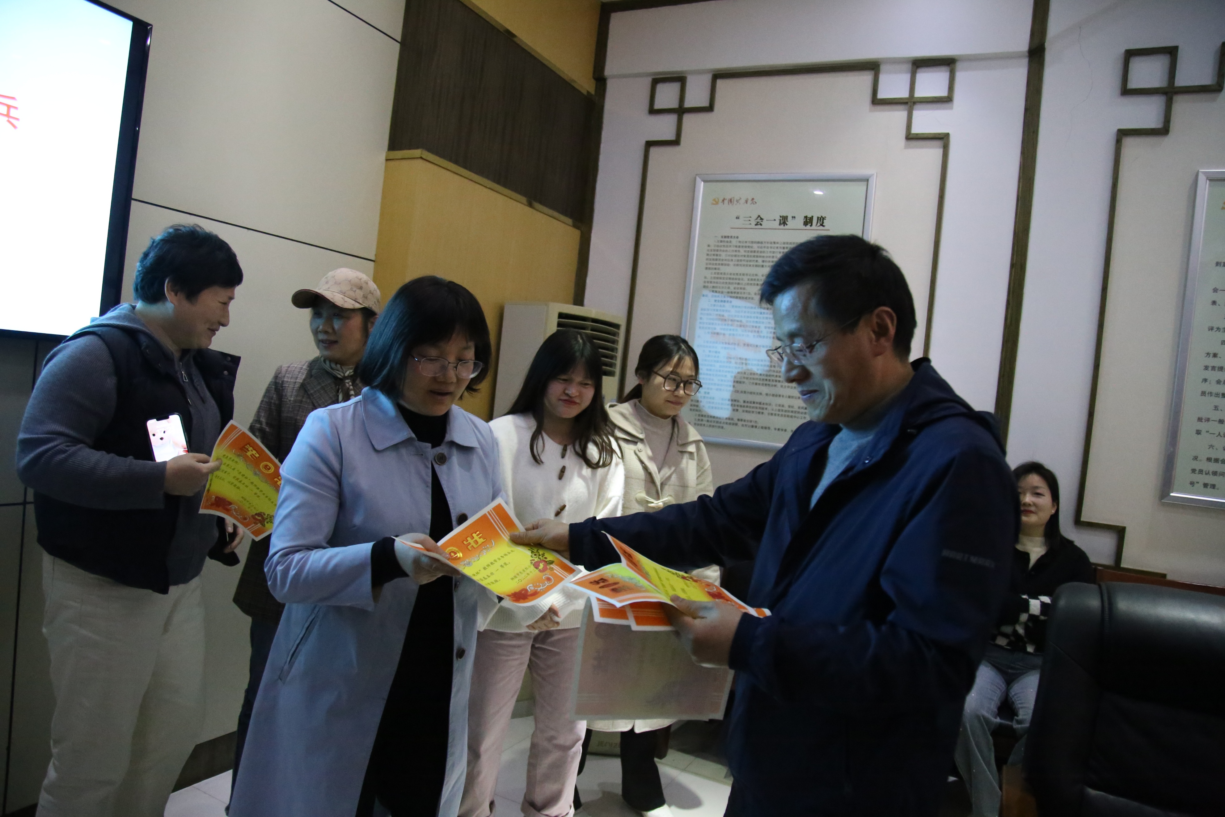 东方红小学举行教师业务练兵颁奖仪式