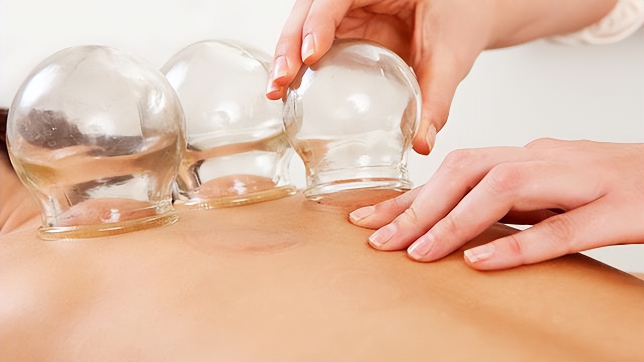 拔火罐时吸出来的淤血是毒素吗,拔火罐吸出来的瘀血是体内毒素