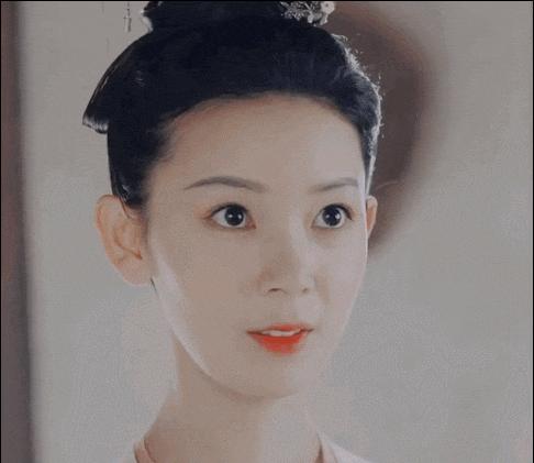 张嘉倪“假屁股”揭露了女星的伪精致，从头假到脚，还有啥是真的