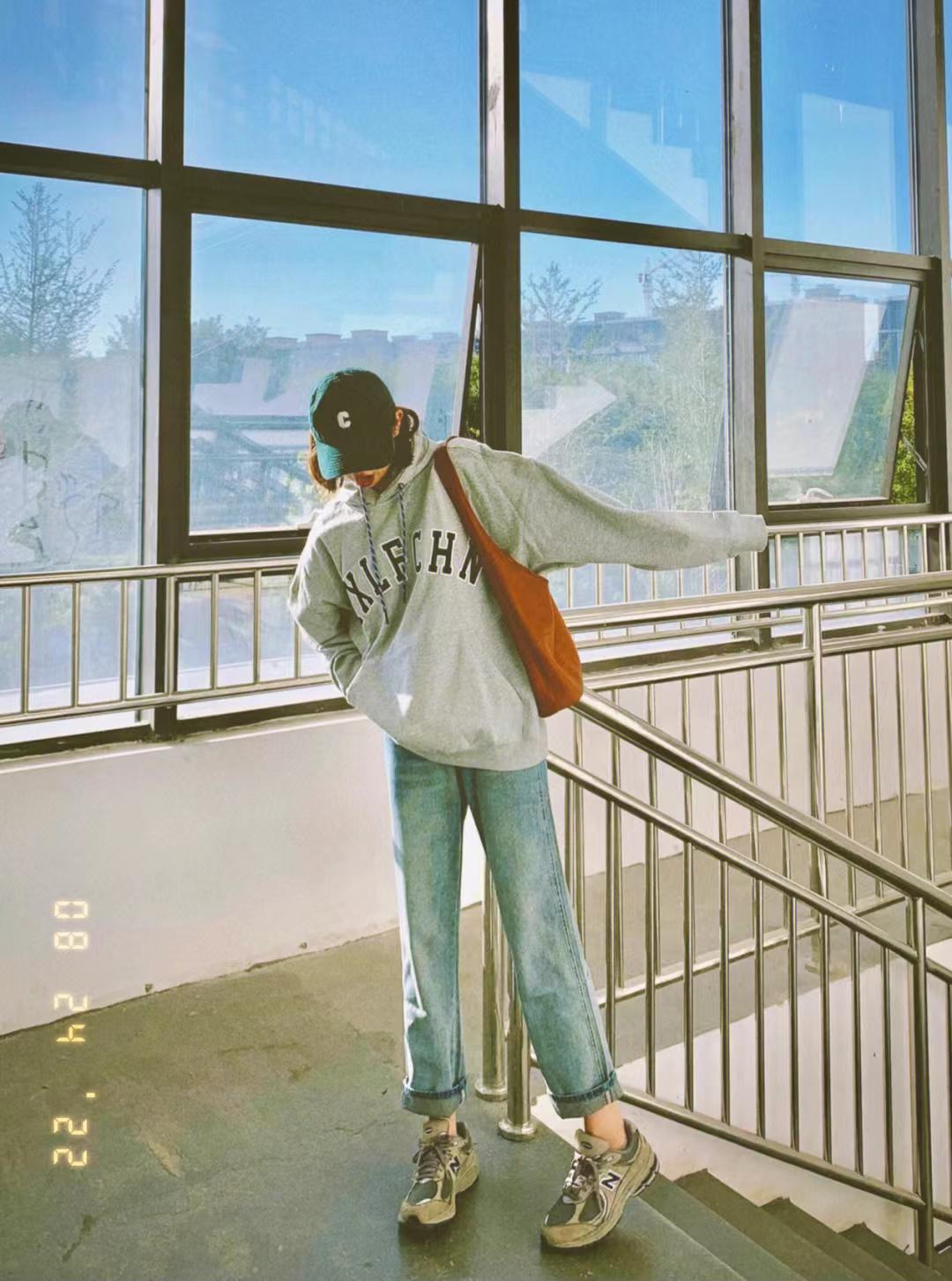 穿搭技巧秋冬卫衣的n种高级穿搭,围观今年流行的卫衣时髦穿搭