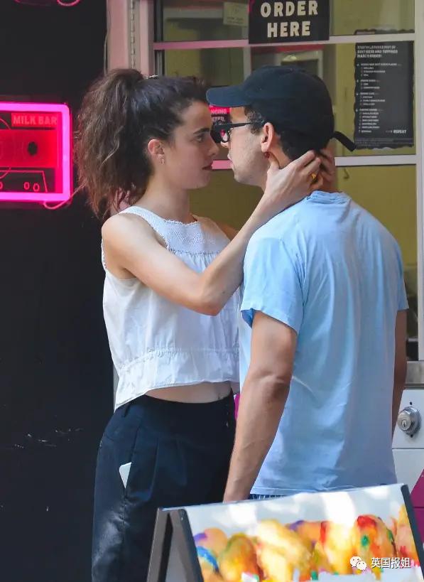 霉霉演唱会美国小姐开场自我介绍,霉霉与打雷姐现身超级碗