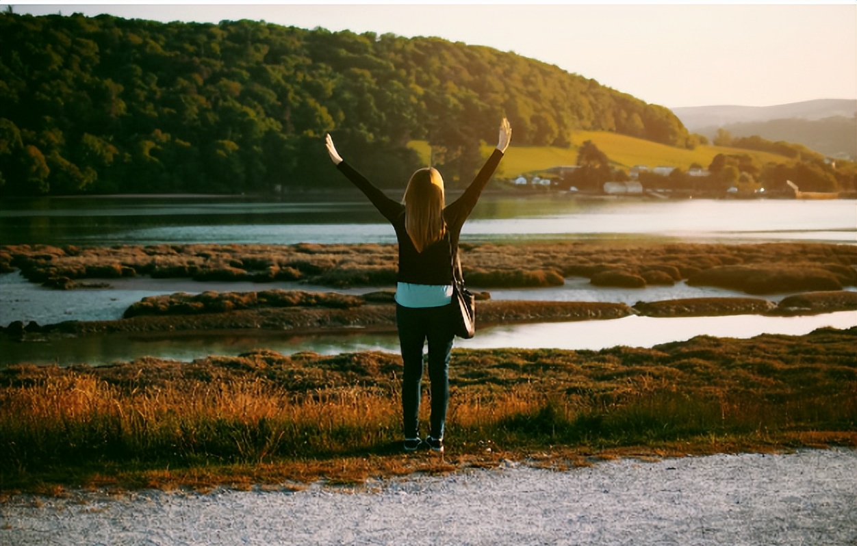 人要收起自己的大方,人生的精彩在下半场