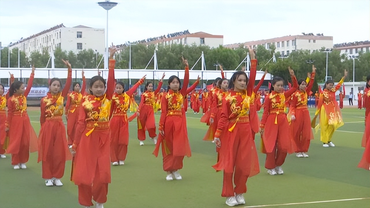 信宜市合水镇第一小学足球比赛,合水县小学生足球赛
