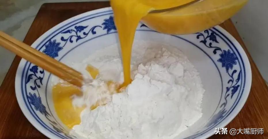 手擀面怎么和面才松软才好吃,做手擀面怎样和面好吃