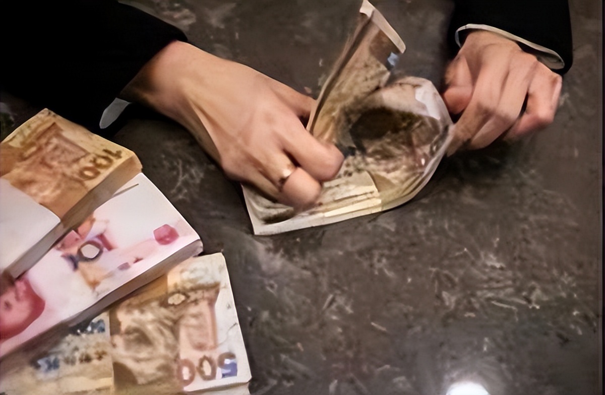 “靠微信在新加坡赚钱”的中国女子：探秘一个神秘行业