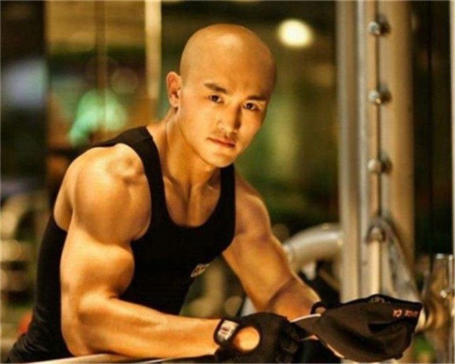 武僧一龙多有钱的视频,武僧一龙打网红出场费多少钱