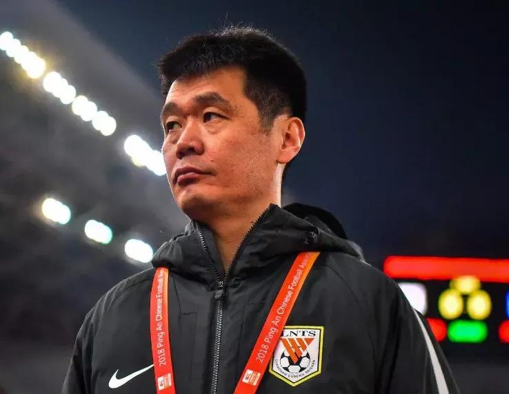 李霄鹏履新国足主帅,李霄鹏出任中国主教练