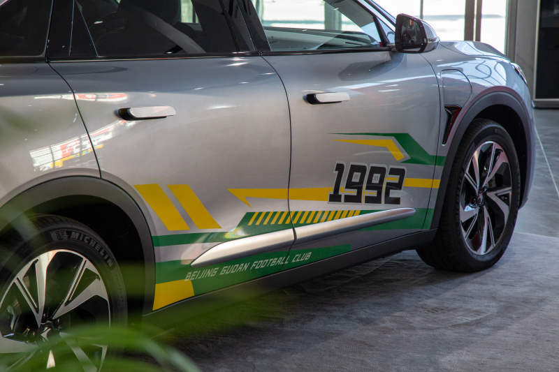 【实拍极狐阿尔法S国安版：经典黄绿配色，个性化定制销售】