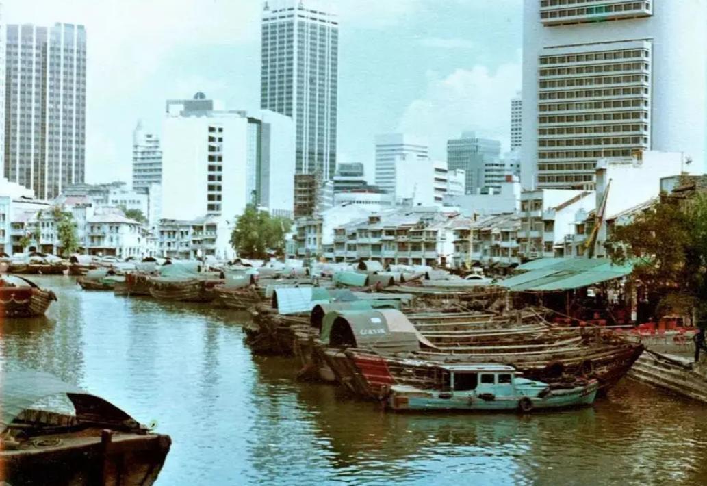 78年，*小平邓**访问新加坡，李光耀问他：如果你出生在新加坡会怎样