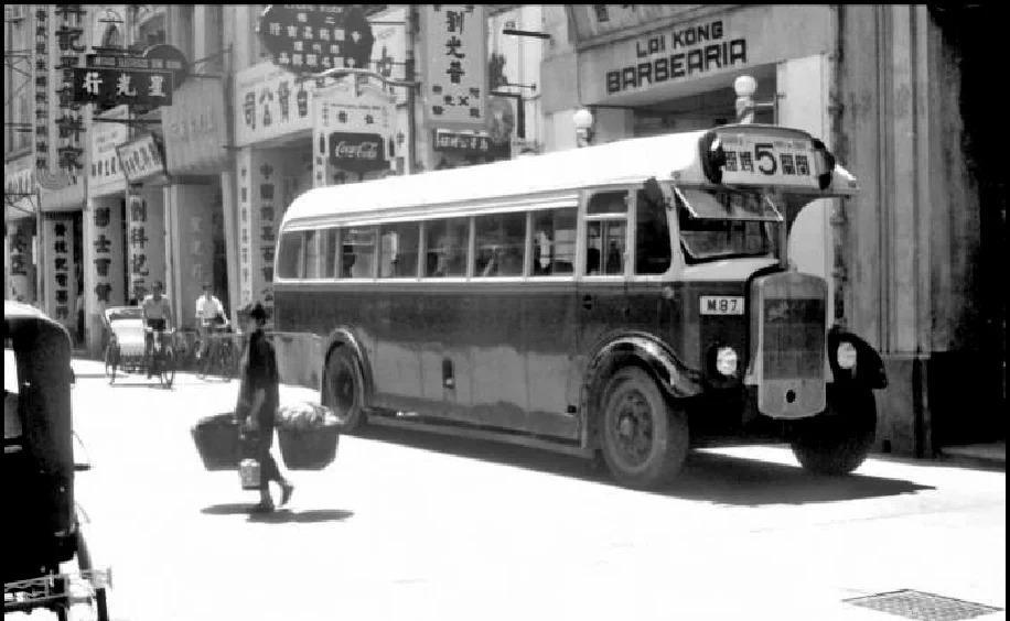 侵华日军老照片：女子自愿脱衣服让日本人拍摄，被拍下大尺度照片