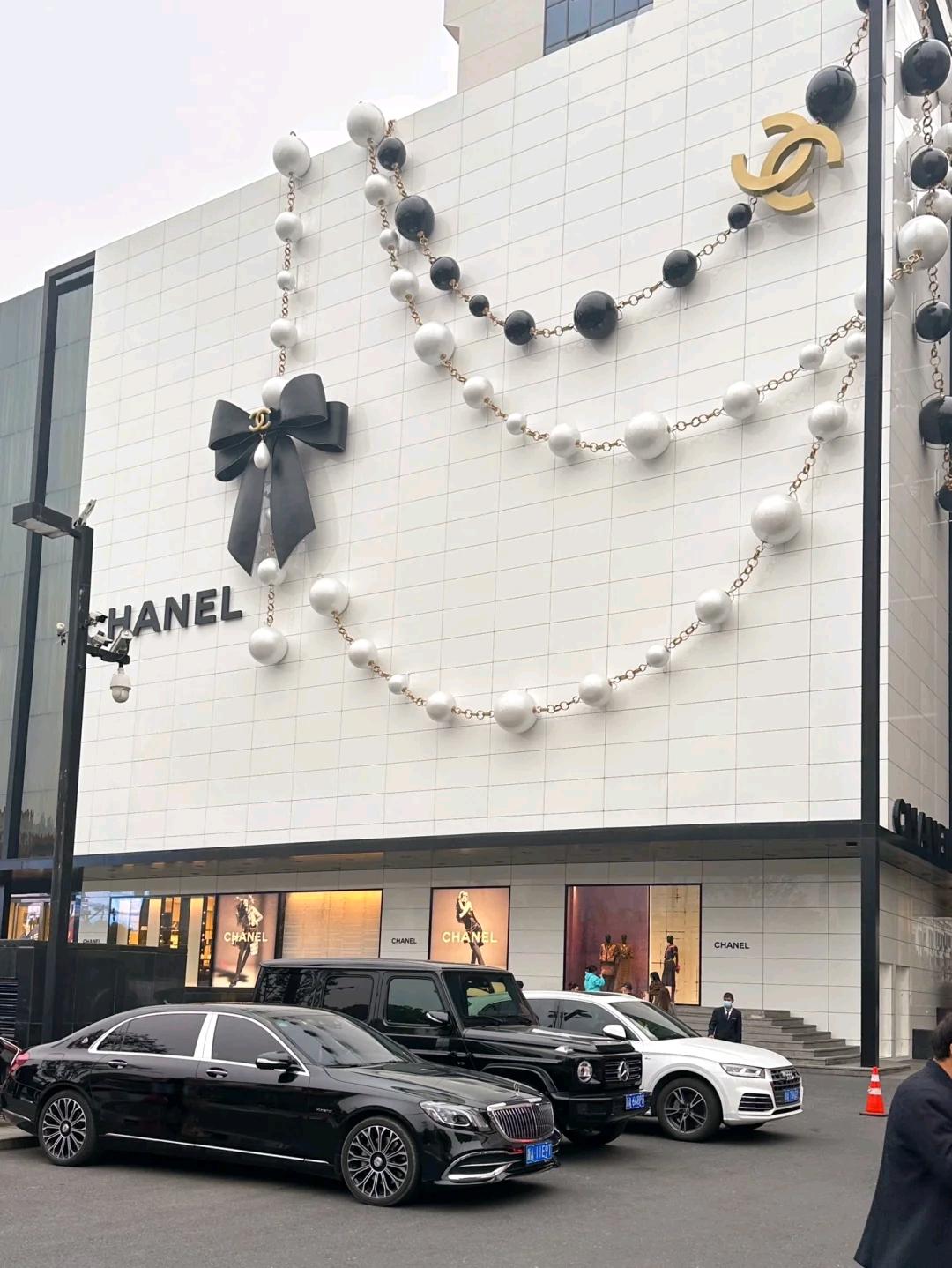 奢侈品秀场设计经典,奢侈品门店圣诞装扮