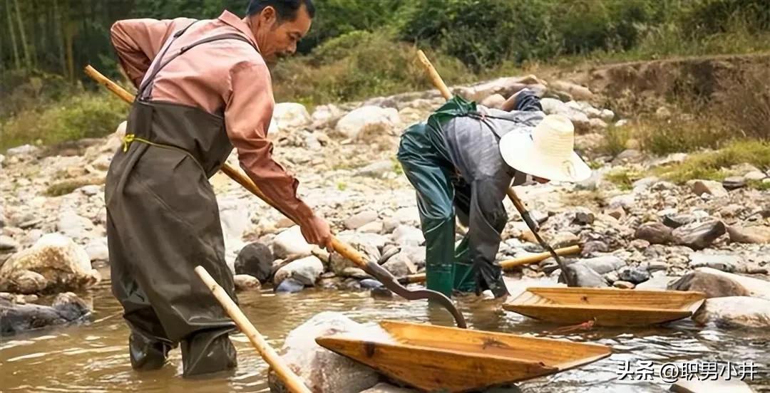 黄河边上出现撸铁,黄河撸铁人视频