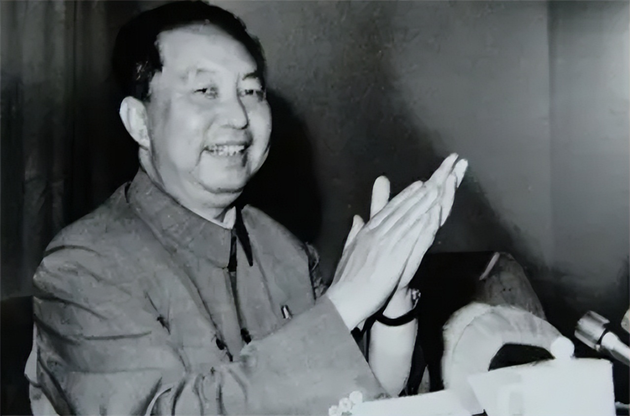 74年*国锋华**衣着朴素参加家长会，工人家长问其贵姓，答：中华的华