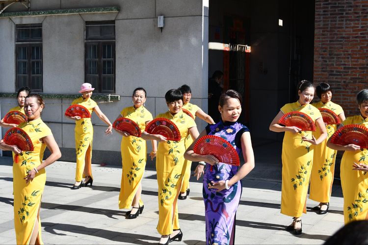 祝贺书院成立,热烈祝贺新校落成