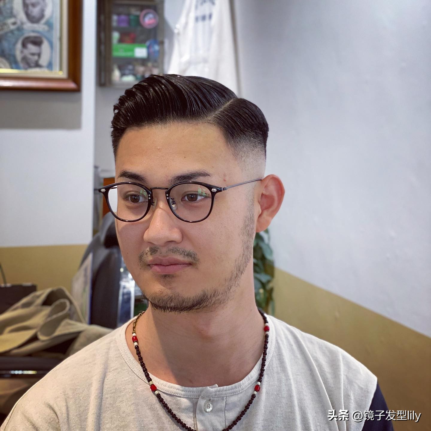 满头白发大叔剪款大背头真帅气,大背头发型推荐中年男