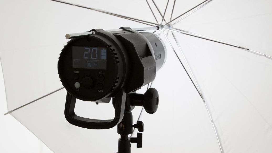 如何利用温室顶部通风口原理估计纹影机器视觉系统的风速？