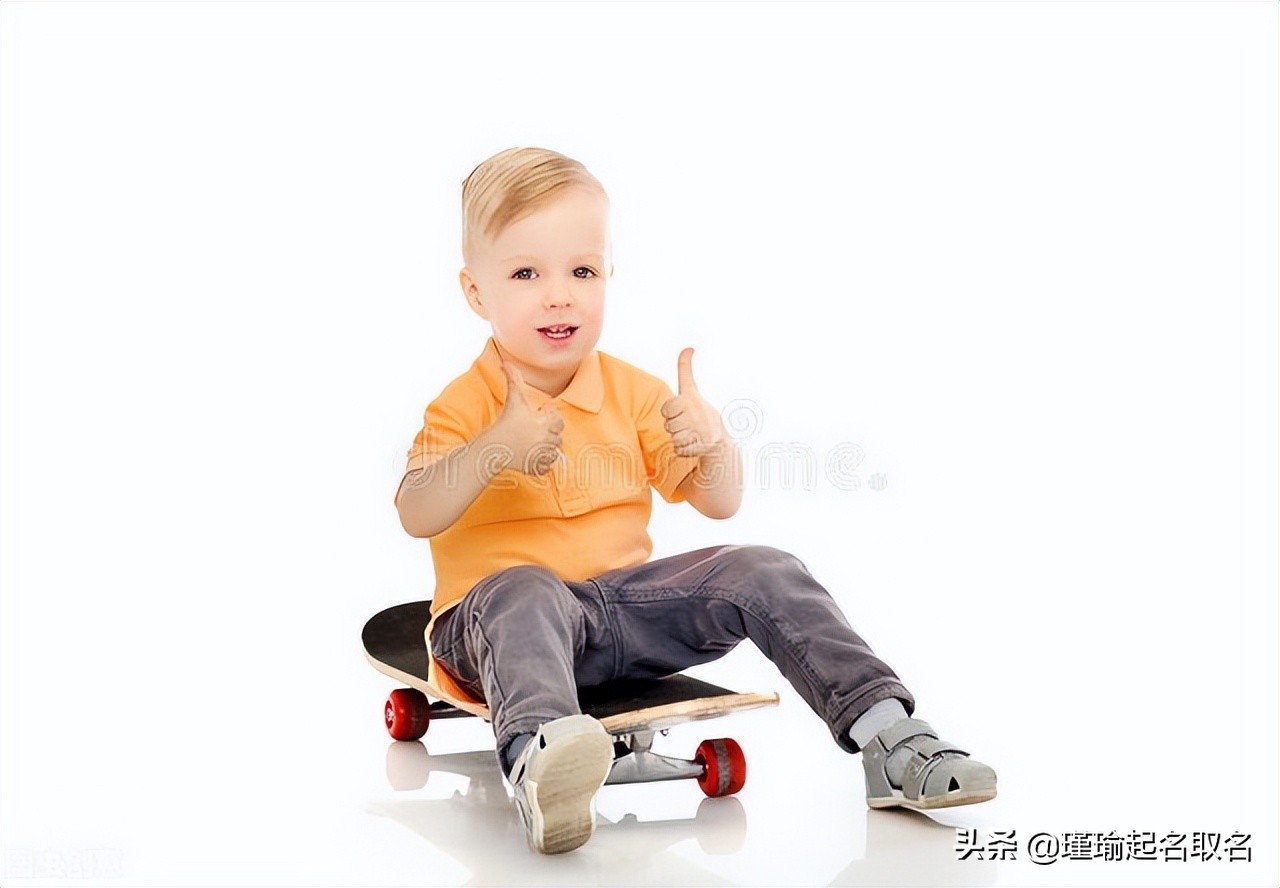 顶天立地、阳光大气、德才兼备的男孩名，大家连连称赞