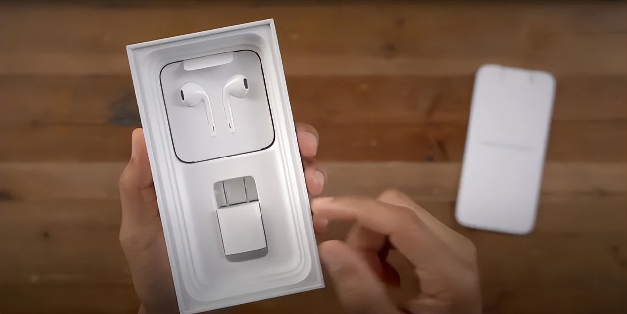 起诉iPhone没充电器，就能得到7000块？巴西苹果用户赚到了？