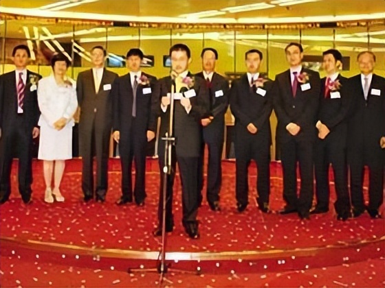 安踏收购fila在哪一年,安踏官宣签约欧文李宁