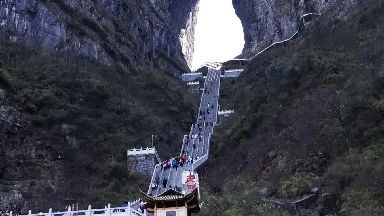 你一定去过许多迷人或神奇的地方,中国境内最值得去的三个地方