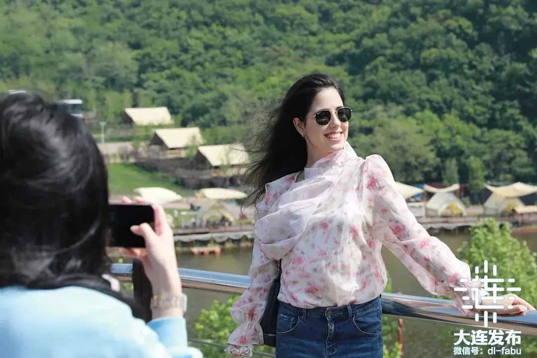 打卡大连,他们感觉太棒了!来自11个国家和地区的网络名人及国内网络媒体记者走进大连